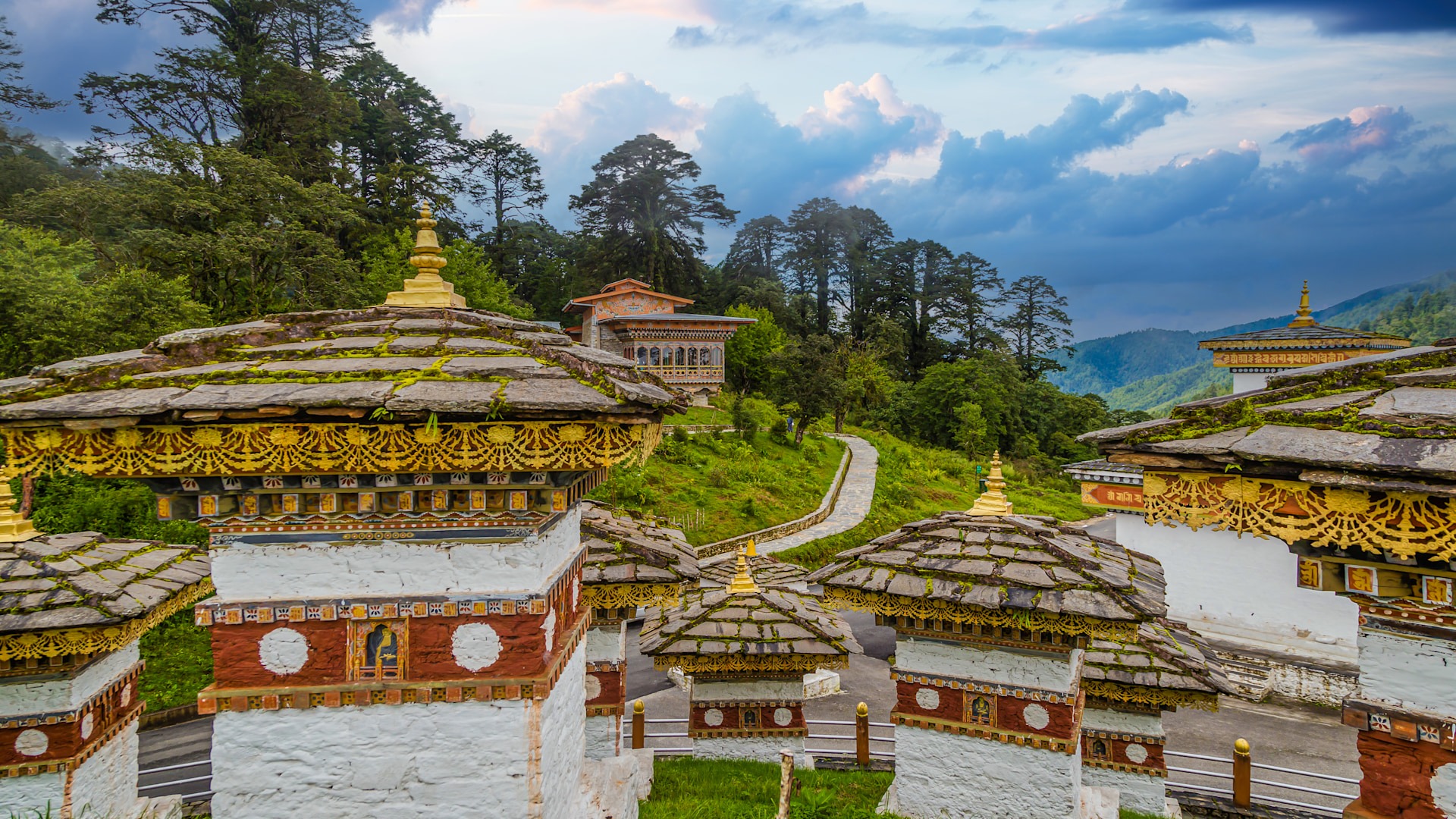 Home bhutan dochu la pass 1365791744 website 1920x1080 fill gravityauto (1)
